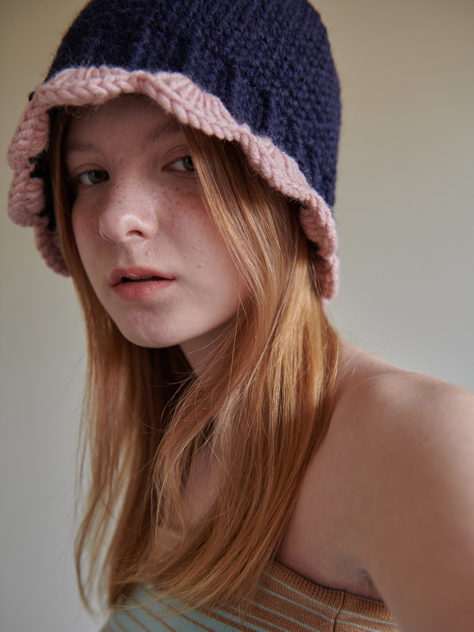 Flower bell hat (navy and pink)